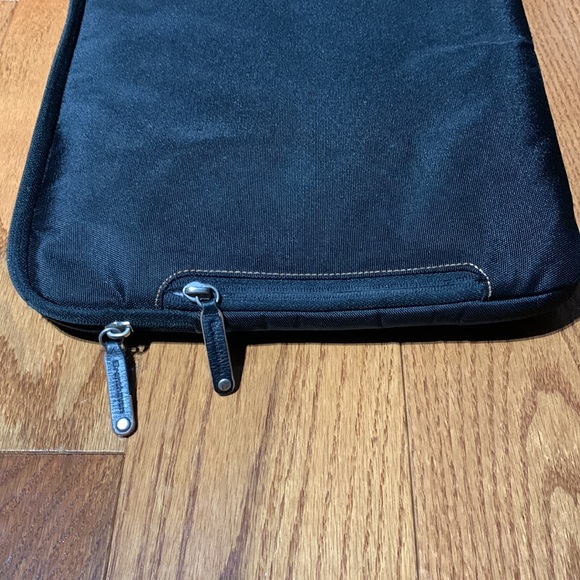 Brenthaven 15" Laptop Case - Picture 4 of 5